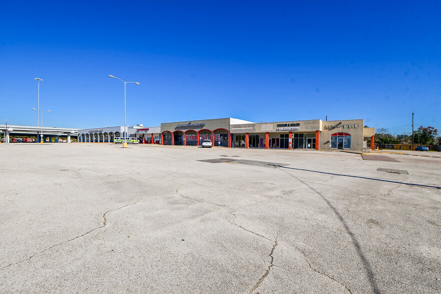 11502 Hughes Rd, Houston, TX for lease - Building Photo - Image 2 of 5