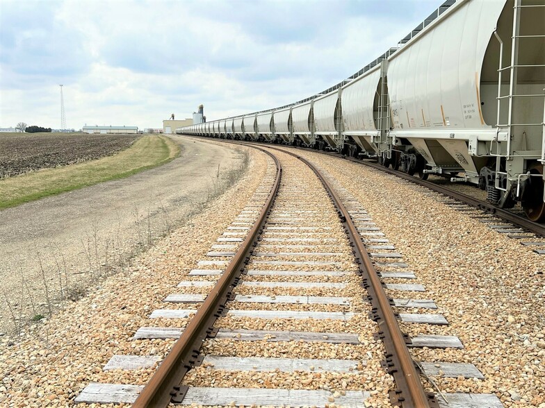 627 E US Highway 52, Utica, IL for sale - Building Photo - Image 2 of 5