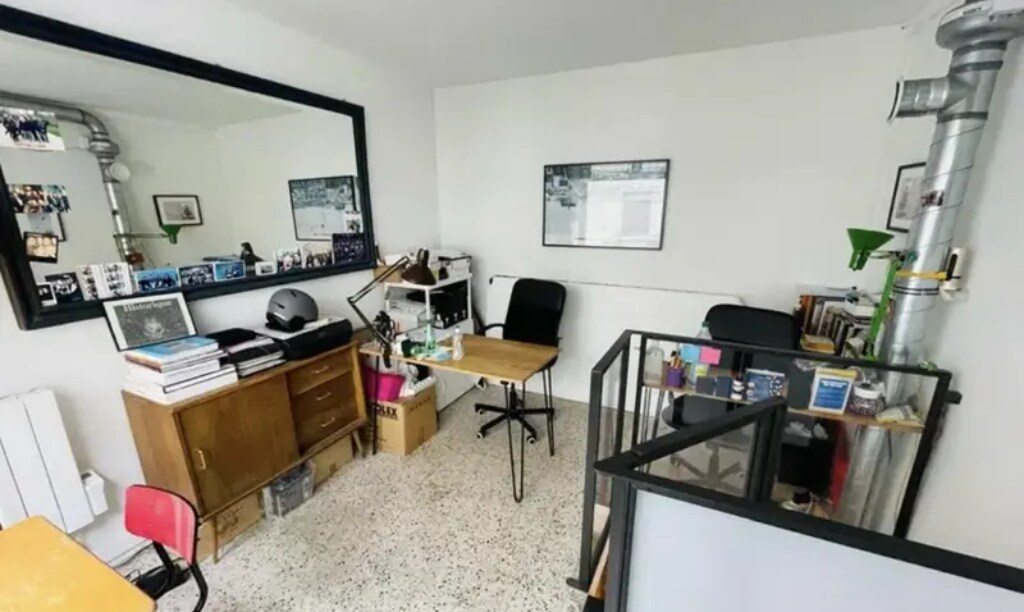 Retail in Paris for lease Interior Photo- Image 1 of 3