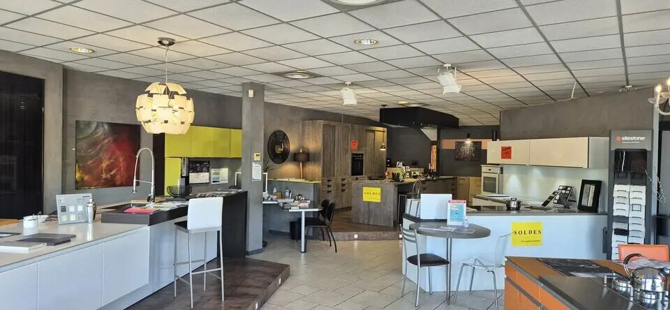 Retail in Massieux for sale - Interior Photo - Image 1 of 5