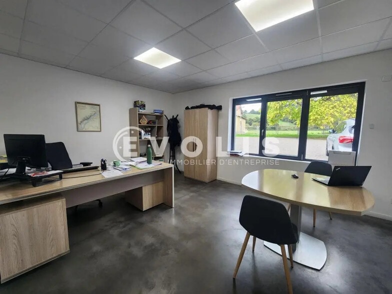 Flex in Beauvoir-de-Marc for sale - Building Photo - Image 2 of 19