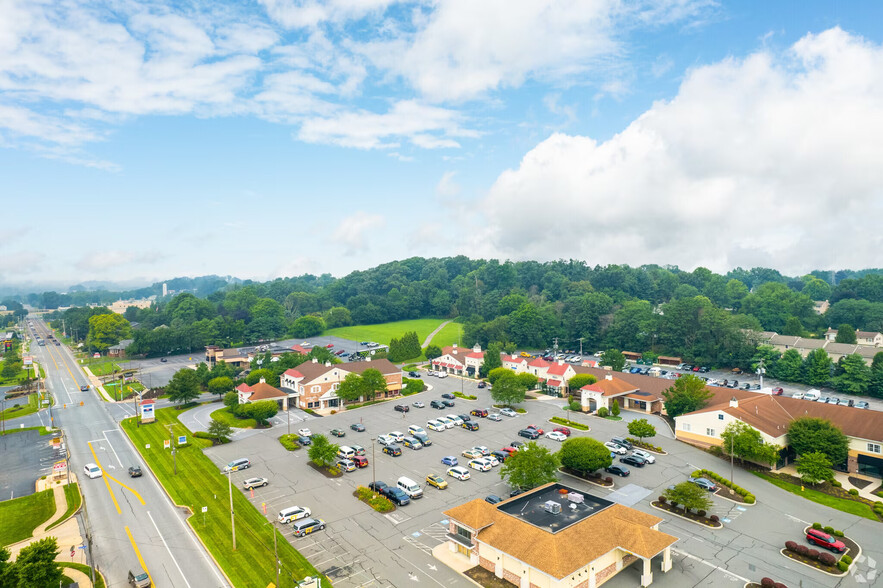 345-361 W Main St, Leola, PA for sale - Building Photo - Image 1 of 6