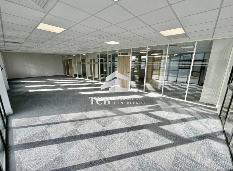 Flex in Saint-Aignan-Grandlieu for lease - Interior Photo - Image 3 of 5