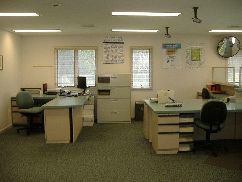 1900 S Pennsylvania Ave, Morrisville, PA for lease - Interior Photo - Image 3 of 6
