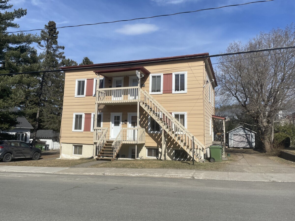 6165 Rue Demontigny, SainteAgatheDesMonts, QC J8C 2S2