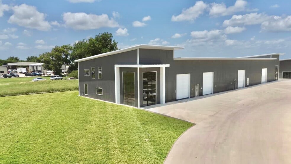 21901 US-79 Hwy, Taylor, TX for lease - Building Photo - Image 2 of 7