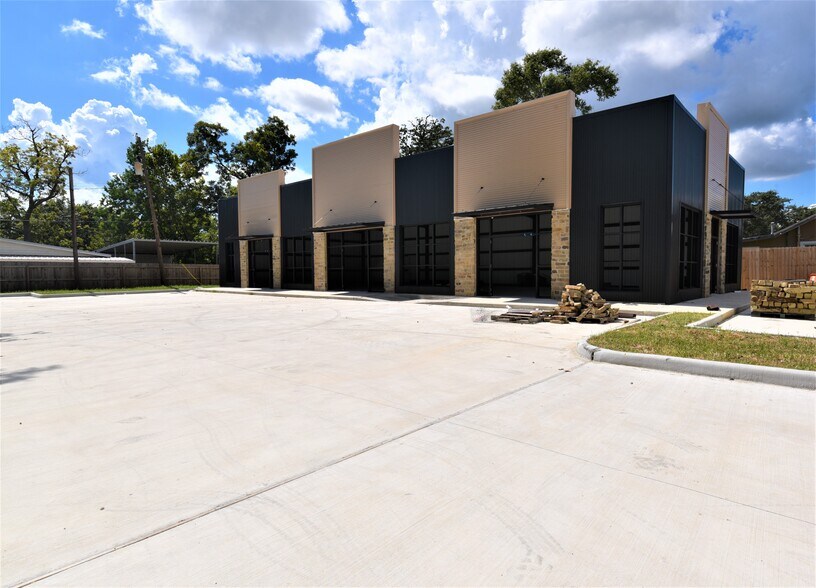 1211 Twin City, Nederland, TX 77627 Twin City Hwy Shopping Center