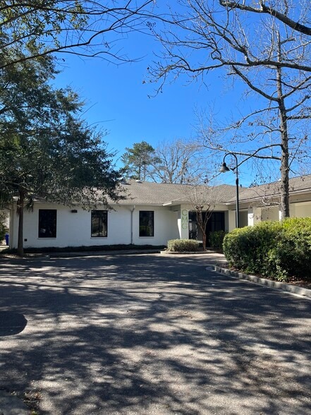 975 Johnnie Dodds Blvd, Mount Pleasant, SC for lease - Building Photo - Image 1 of 13