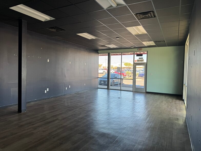 7709 McPherson Rd, Laredo, TX for lease - Building Photo - Image 3 of 9