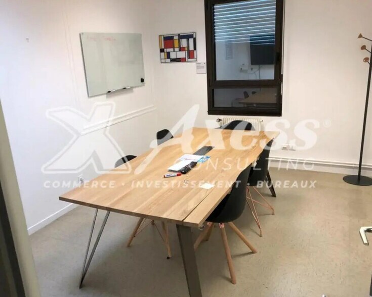 Office in Péronnas for lease - Interior Photo - Image 2 of 3