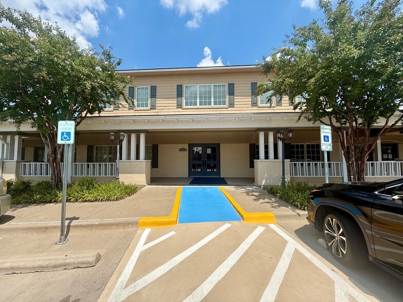 2421 Ira E Woods Ave, Grapevine, TX for sale - Building Photo - Image 2 of 9