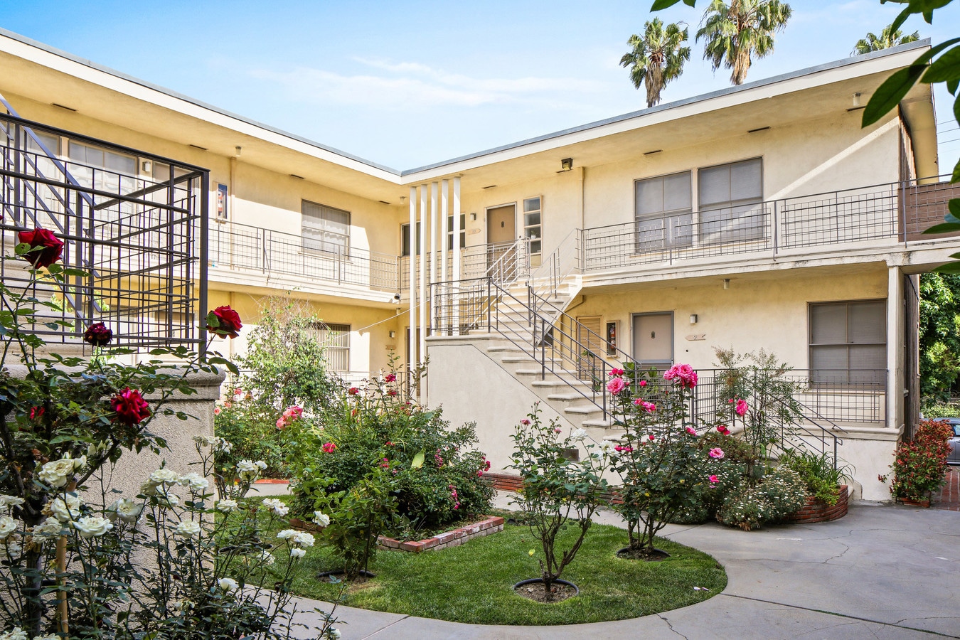 4325 Franklin Ave, Los Angeles, CA 90027