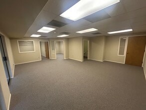 9860 SW Hall Blvd, Tigard, OR for lease Building Photo- Image 2 of 3