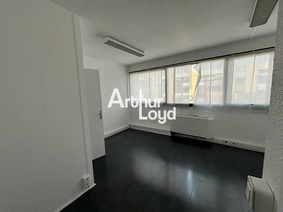 Office in Saint-Laurent-du-Var for lease Interior Photo- Image 1 of 5