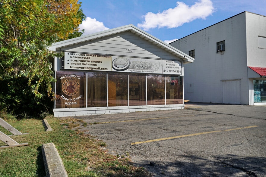 3350-3356 Lapeer Rd portfolio of 2 properties for sale on LoopNet.com - Building Photo - Image 3 of 9