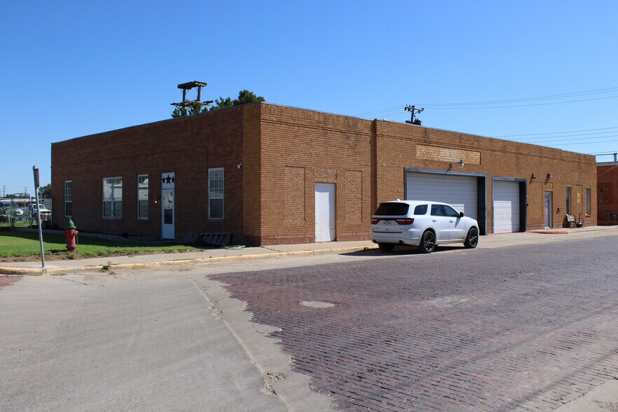 122 W 2nd St, Dalhart, TX 79022 Flex for Sale