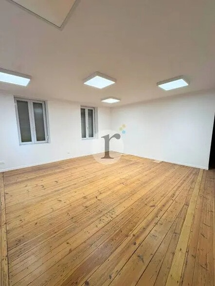 Office in La Madeleine for sale - Interior Photo - Image 2 of 5