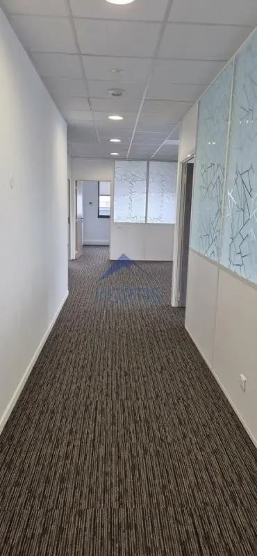 Office in Meyzieu for lease Interior Photo- Image 1 of 8