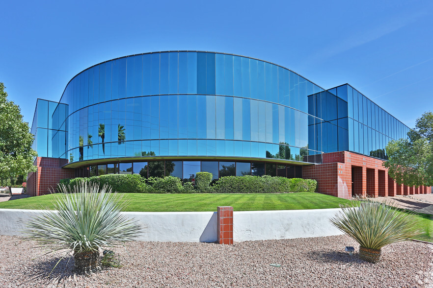 2601 E Thomas Rd, Phoenix, AZ for lease - Building Photo - Image 1 of 7