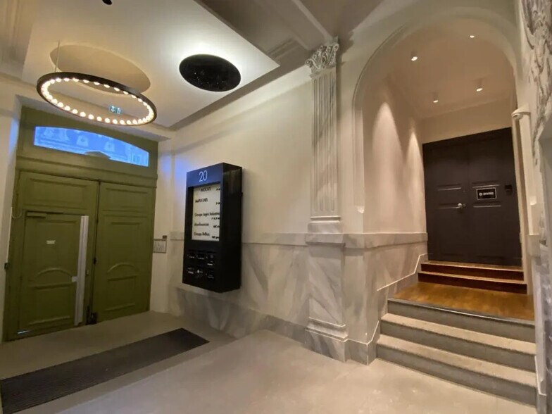 Office in Rennes for lease - Lobby - Image 3 of 4