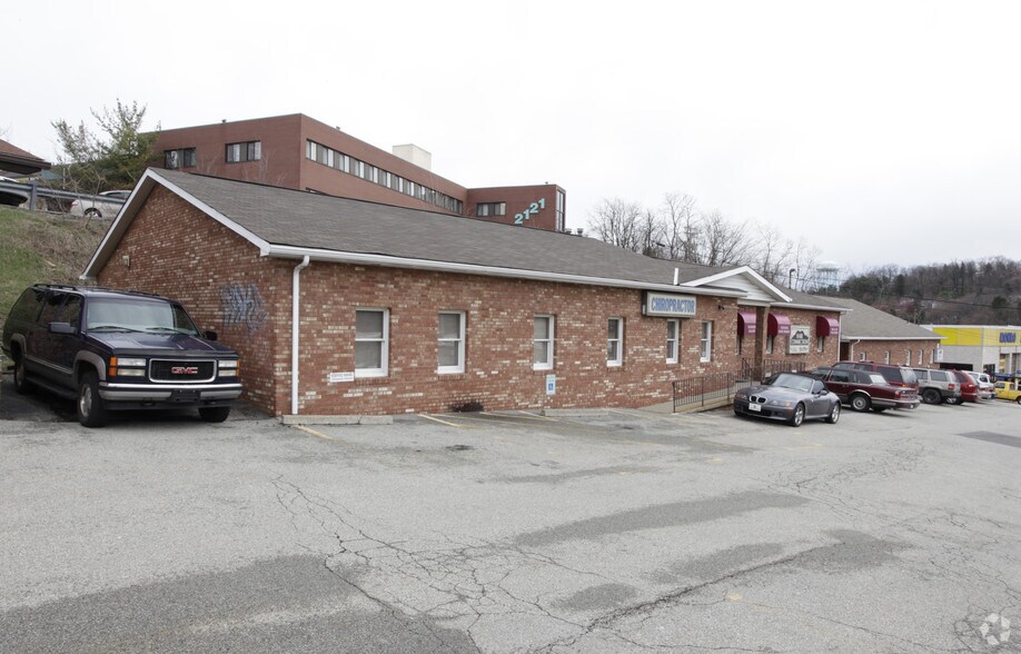 2165 Noblestown Rd, Pittsburgh, PA for sale - Building Photo - Image 1 of 1