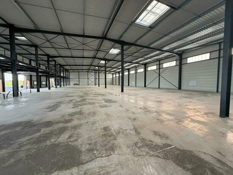 Flex in Viarmes for lease - Building Photo - Image 3 of 47