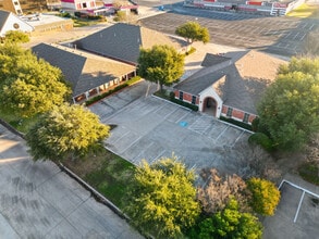 105 Kathryn Dr, Lewisville, TX for lease Interior Photo- Image 2 of 3