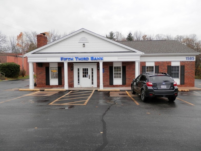 1585 Center Rd, Hinckley, OH for sale - Primary Photo - Image 1 of 1