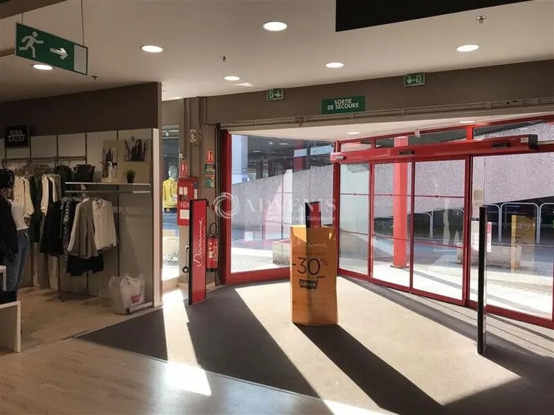 Retail in LOMME for lease - Interior Photo - Image 2 of 6