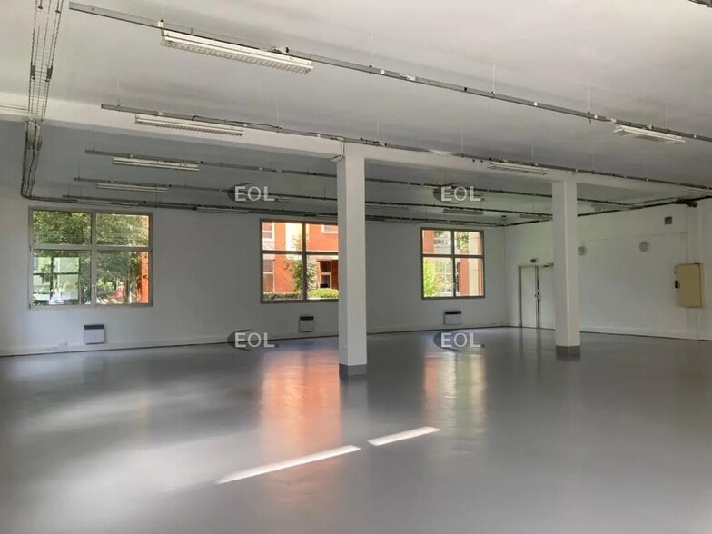 Flex in Chevilly-Larue for lease - Interior Photo - Image 2 of 7