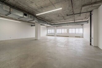 323-355 Rue Chabanel O, Montréal, QC for lease Building Photo- Image 2 of 6