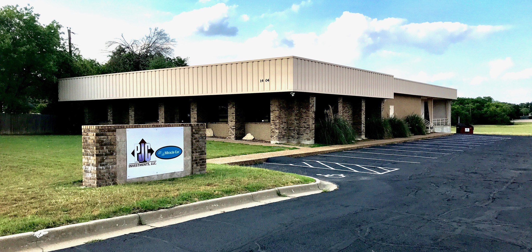 1404 S New Rd, Waco, TX for sale Building Photo- Image 1 of 1
