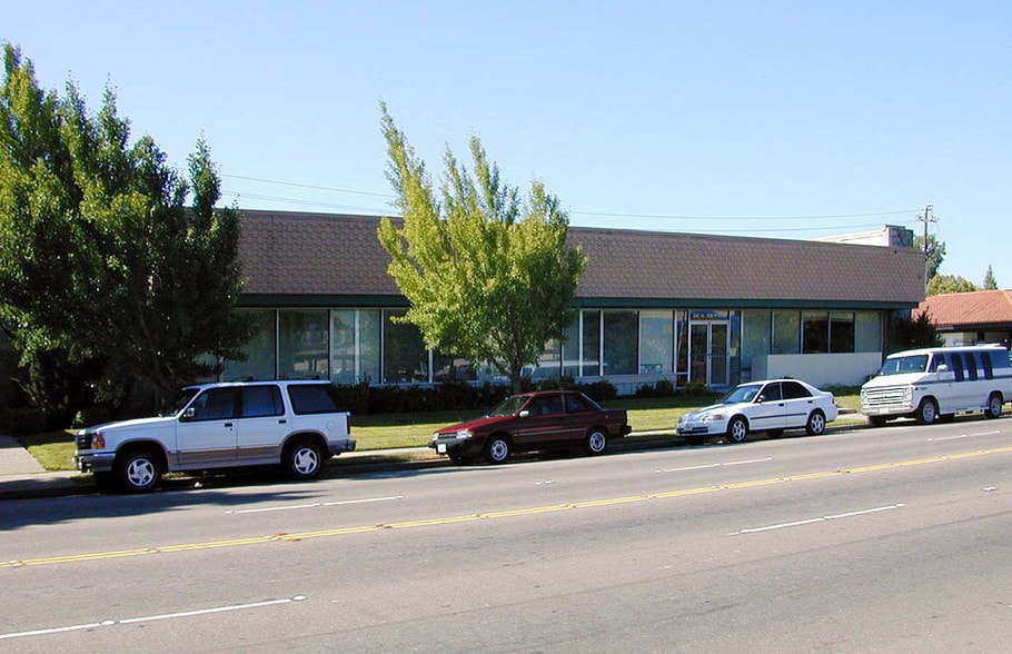 1350 W Robinhood Dr, Stockton, CA for sale - Building Photo - Image 3 of 13