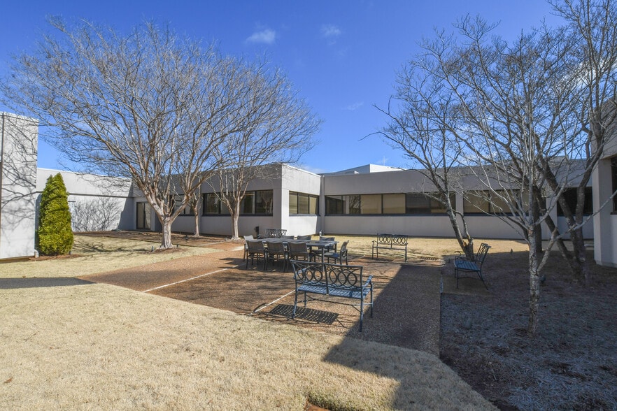635 Discovery Dr NW, Huntsville, AL for sale - Building Photo - Image 2 of 14