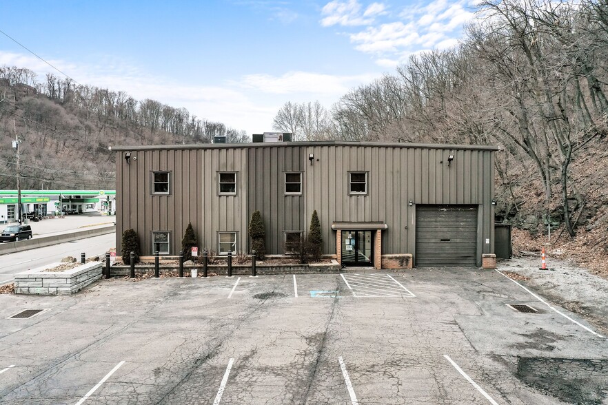 921 Saw Mill Run Blvd, Pittsburgh, PA for sale - Building Photo - Image 2 of 30