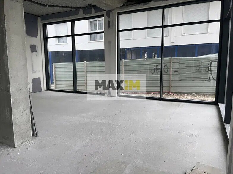 Retail in Dijon for lease - Interior Photo - Image 2 of 8