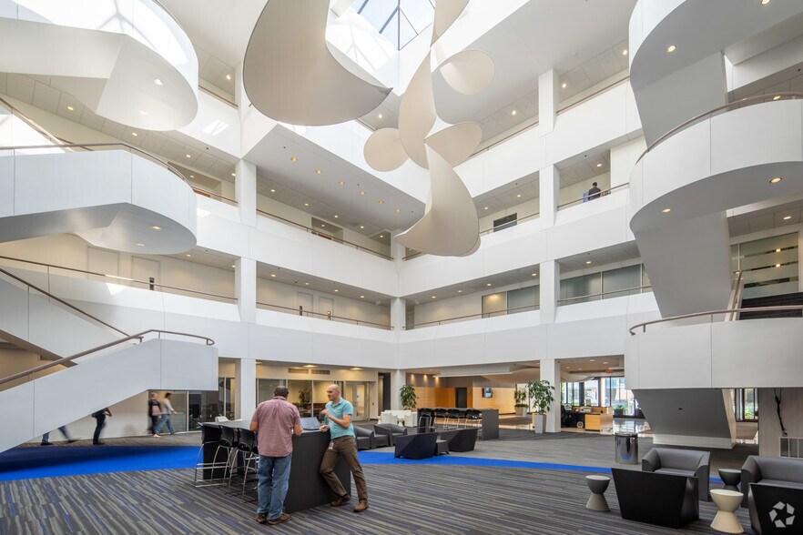 701 E 22nd St, Lombard, IL for lease - Building Photo - Image 1 of 7