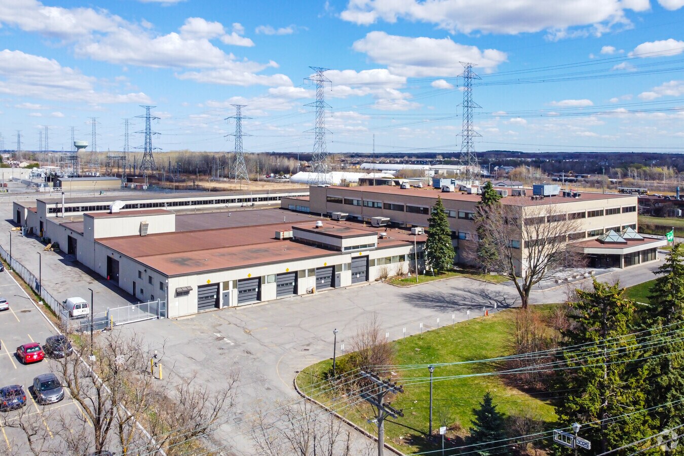 3025 Albion Rd N, Ottawa, ON K1V 9V9