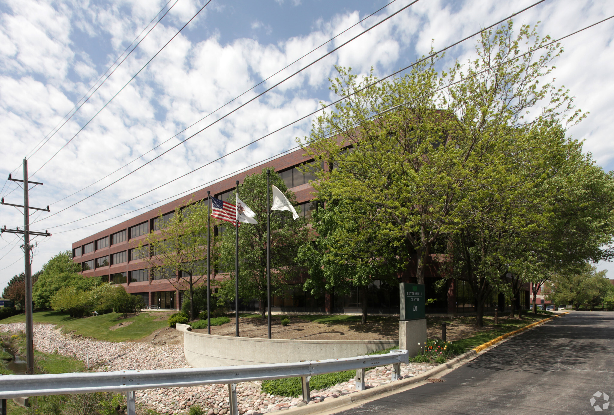 700 E Butterfield Rd, Lombard, IL for lease Building Photo- Image 1 of 9