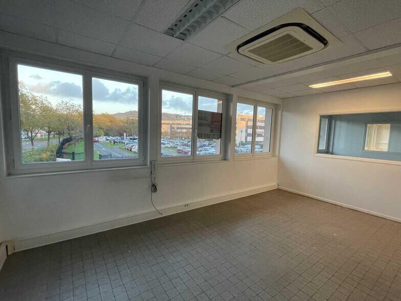 Office in Rouen for lease - Interior Photo - Image 1 of 5