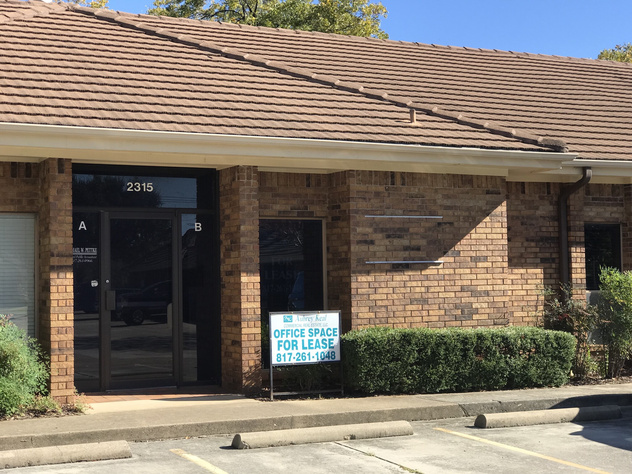 2315 Roosevelt Dr, Arlington, TX for lease Building Photo- Image 1 of 2