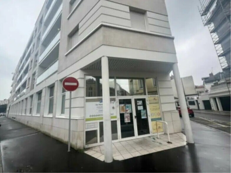 Office in Le Havre for lease - Building Photo - Image 1 of 5