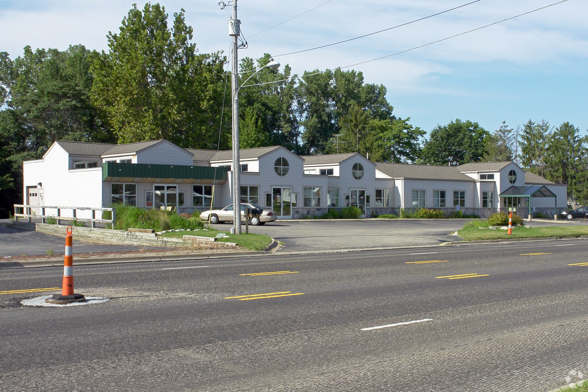 332 E Lakewood Blvd, Holland, MI for sale Primary Photo- Image 1 of 1