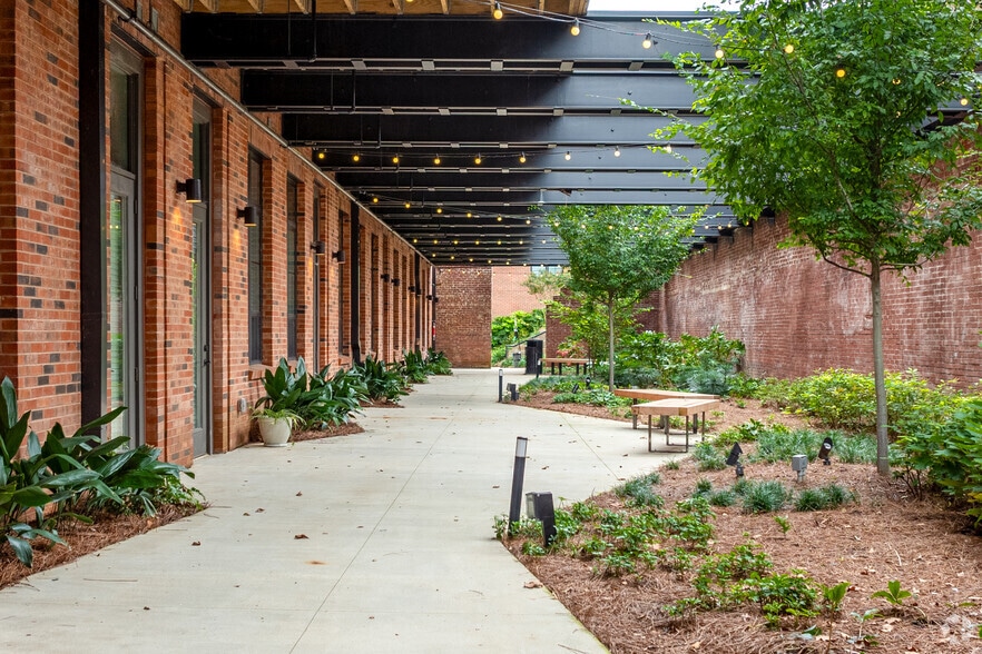 96 E Catawba St, Belmont, NC for lease - Building Photo - Image 3 of 16