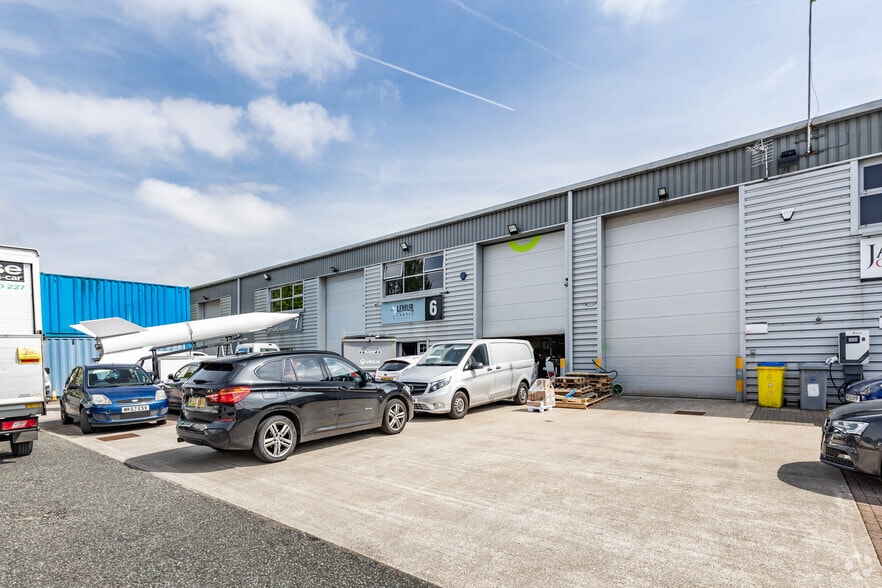 Dunkirk Ln, Hyde for lease - Building Photo - Image 3 of 3