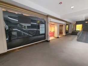 2828 N Clark St, Chicago, IL for lease Interior Photo- Image 1 of 26