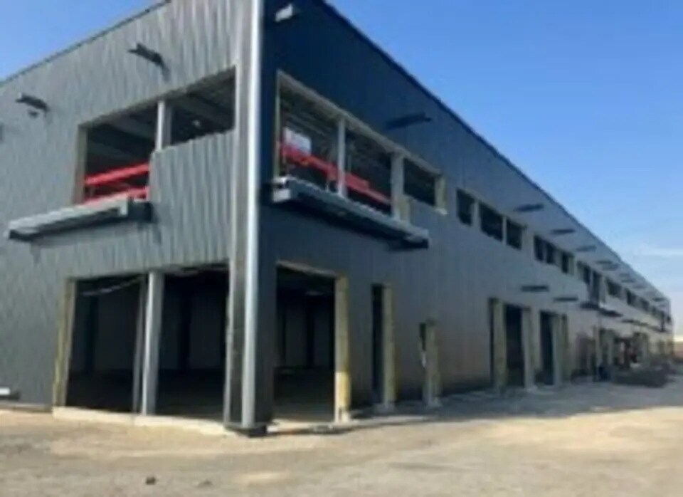 Flex in Créteil for lease Building Photo- Image 1 of 2