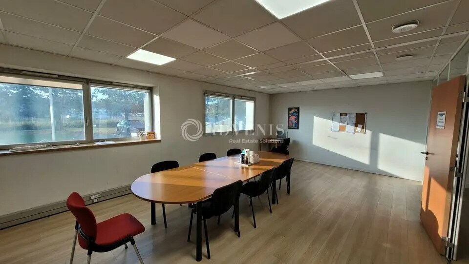 Office in Carquefou for lease - Interior Photo - Image 1 of 4