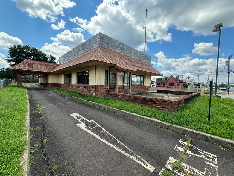 121 W Lincoln Hwy, Penndel, PA for lease - Building Photo - Image 2 of 5