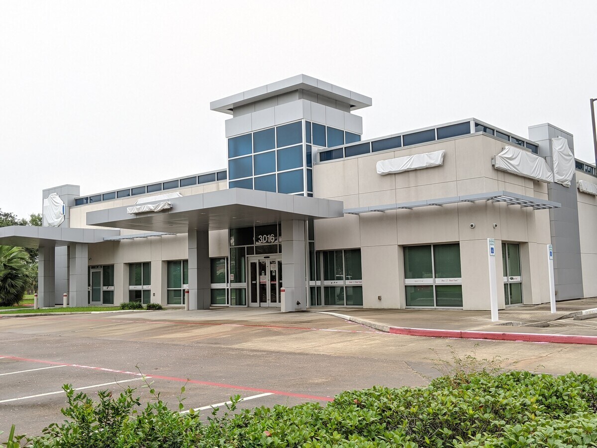 3016 Marina Bay Dr, League City, TX 77573